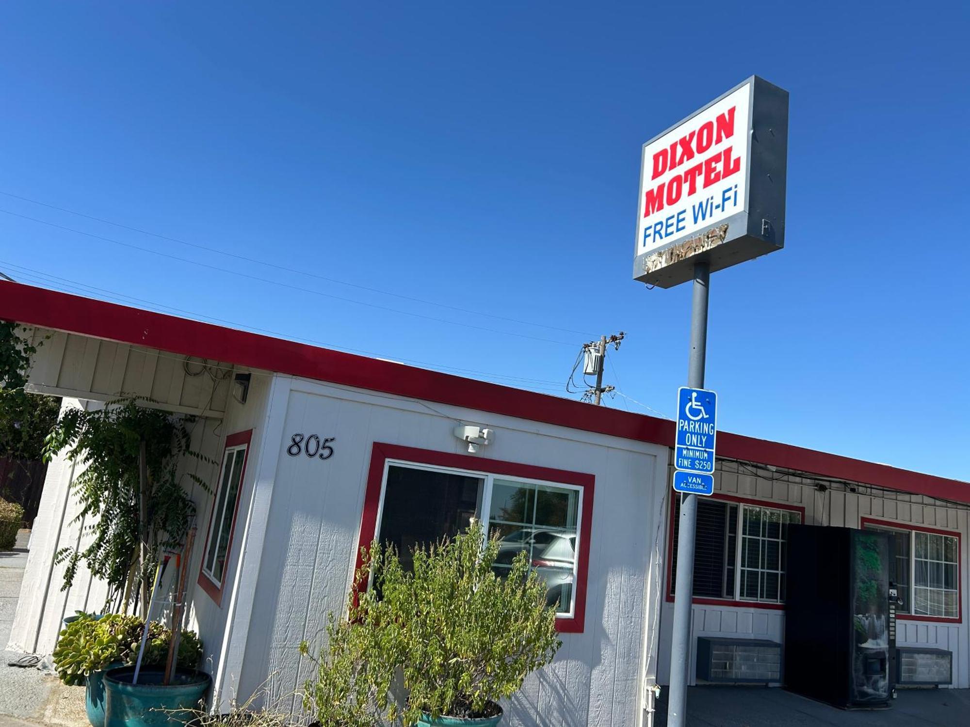 Dixon Motel Екстериор снимка